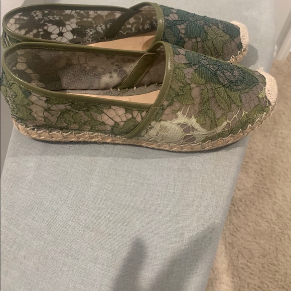 Shoes - Picture 2 of 4